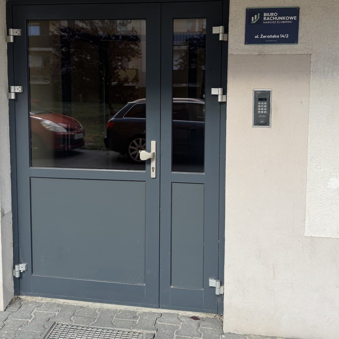Wejście do Biura Rachunkowego Mariusza Żłobińskiego, ul. Żerańska 14/2 w Gorzowie Wielkopolskim